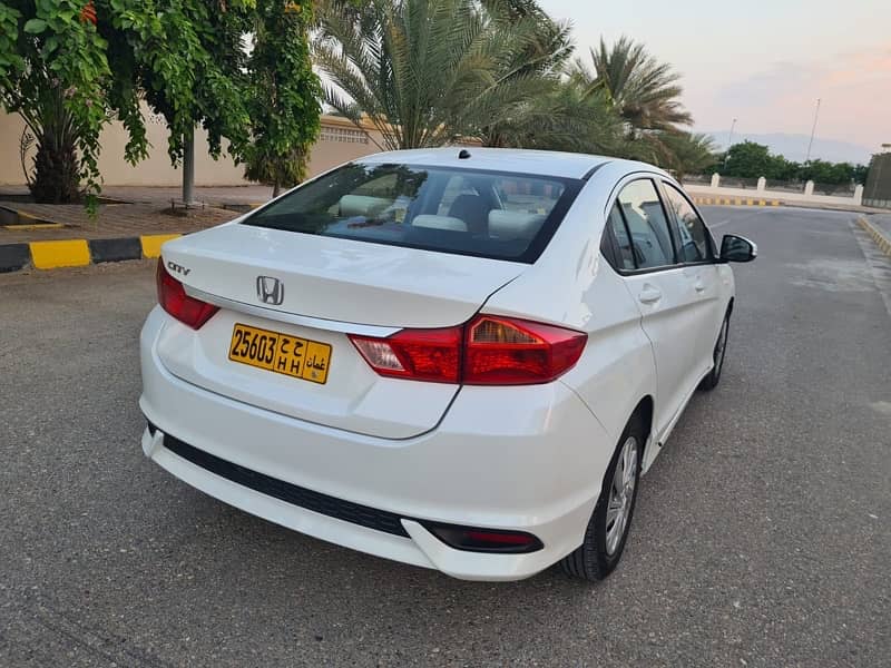 Honda City  2018 model   Gcc car Oman car  1500 CC    Mileage is 98000 4