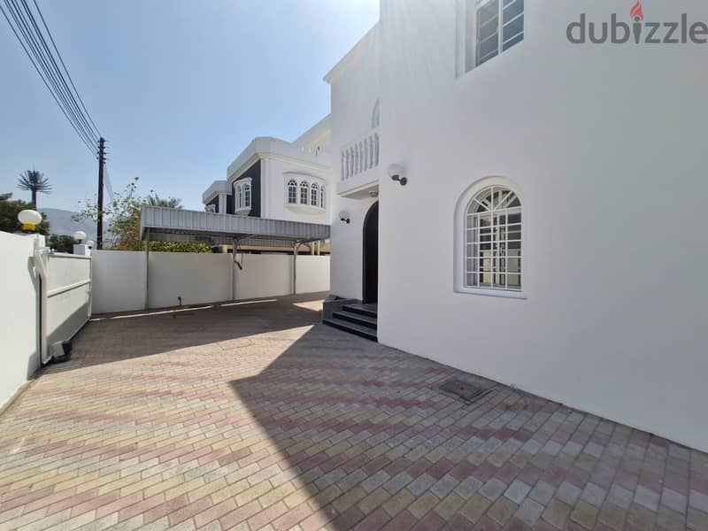 4 BR Decent Villa in Madinat Qaboos (Behind British Council) 1