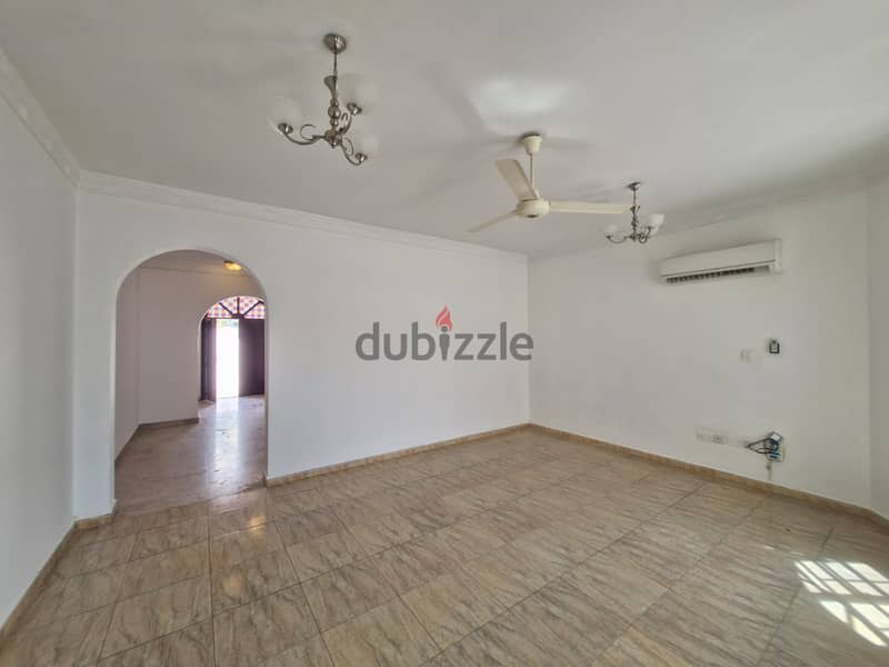 4 BR Decent Villa in Madinat Qaboos (Behind British Council) 6