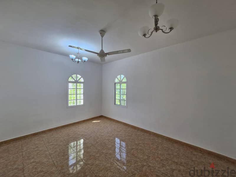 4 BR Decent Villa in Madinat Qaboos (Behind British Council) 7