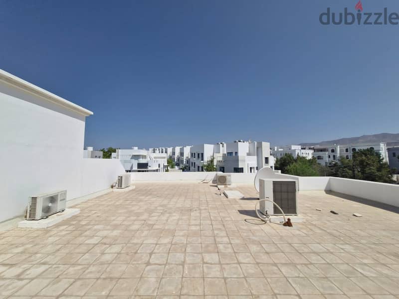 4 BR Decent Villa in Madinat Qaboos (Behind British Council) 9