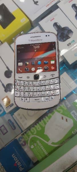 Blackberry Bold touch 9930 1