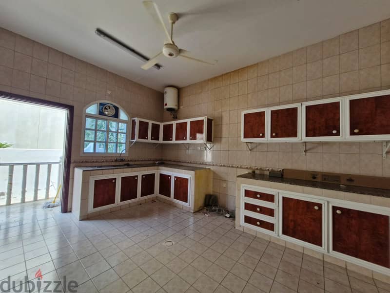 5 BR Spacious Villa in Qurum 4