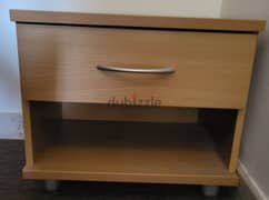 2 bedside drawers in a very good condition. only for R0 8 /-