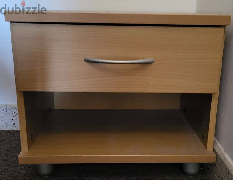 2 bedside drawers in a very good condition. only for R0 8 /- 1