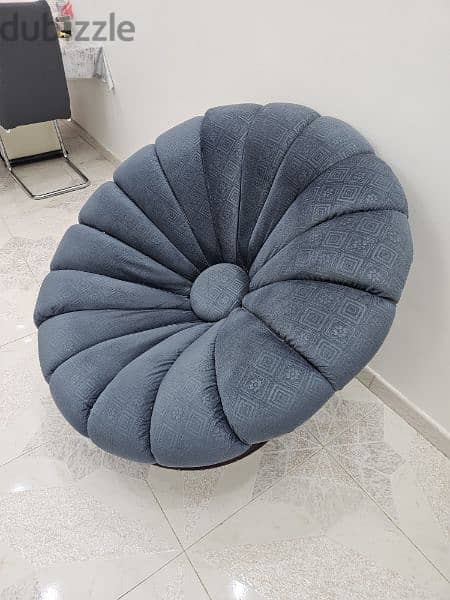 flower shape sofa for sell in good condition 3