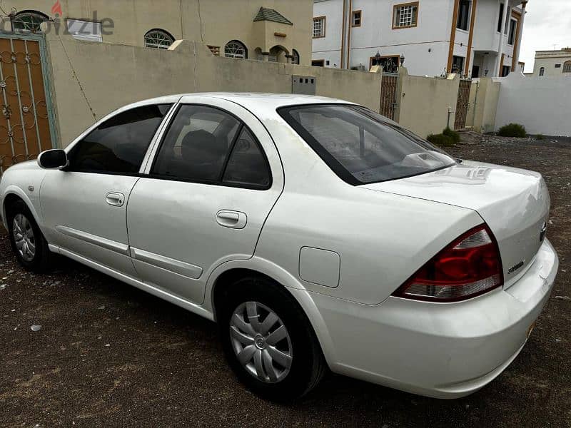 Nissan Sunny 2010 1