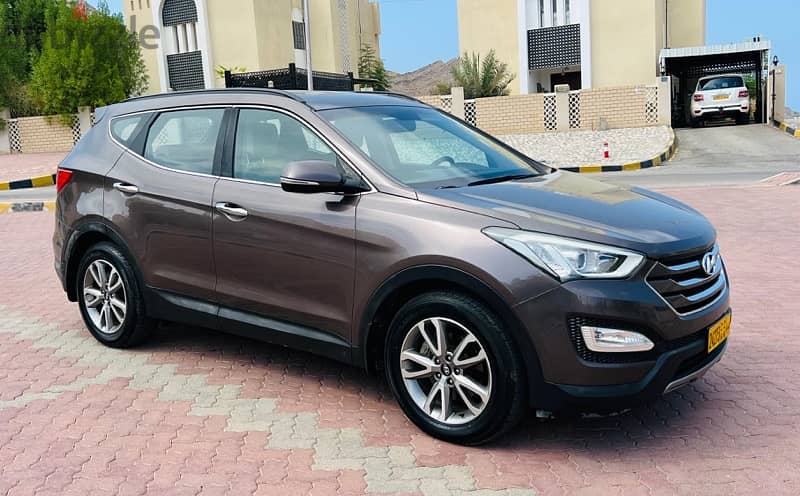 Hyundai Santa Fe 2015 (oman car) 4