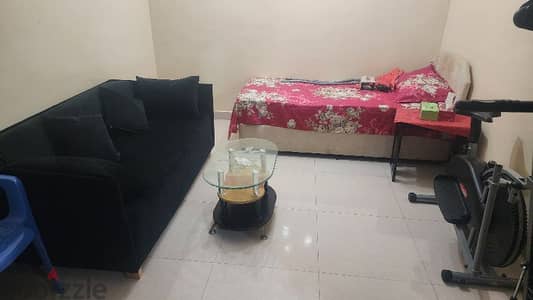 a single room and washroom available in Ruwi. Mumtaz area for couple