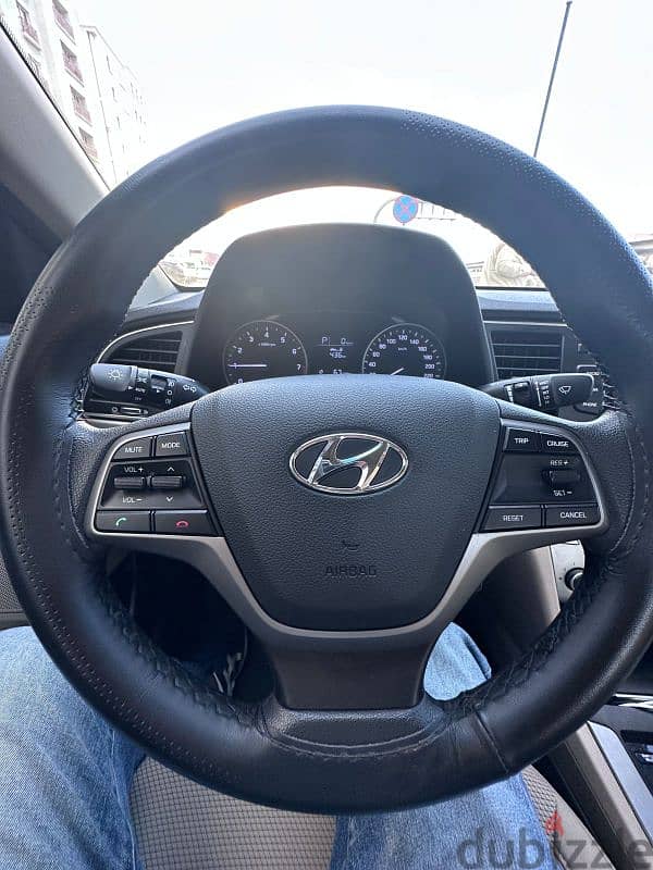 Hyundai Elantra 2018 for sale . ( GCC with service history by OTE ) 4