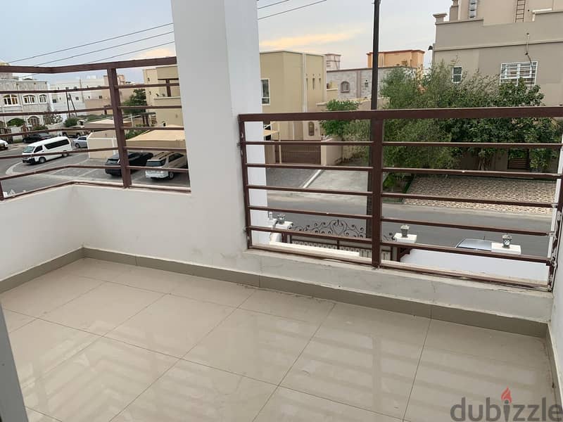 villa for rent located alseeb near to the beach 7