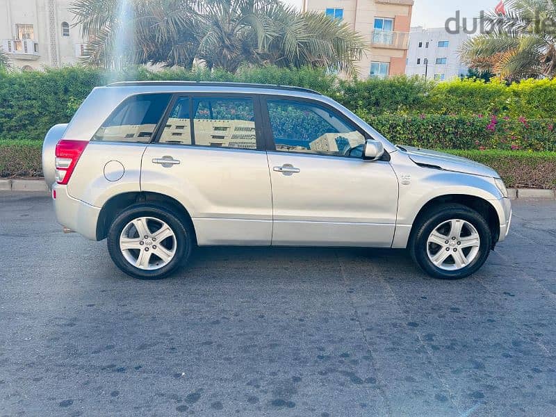 Suzuki Vitara V6 2008 Oman car 5