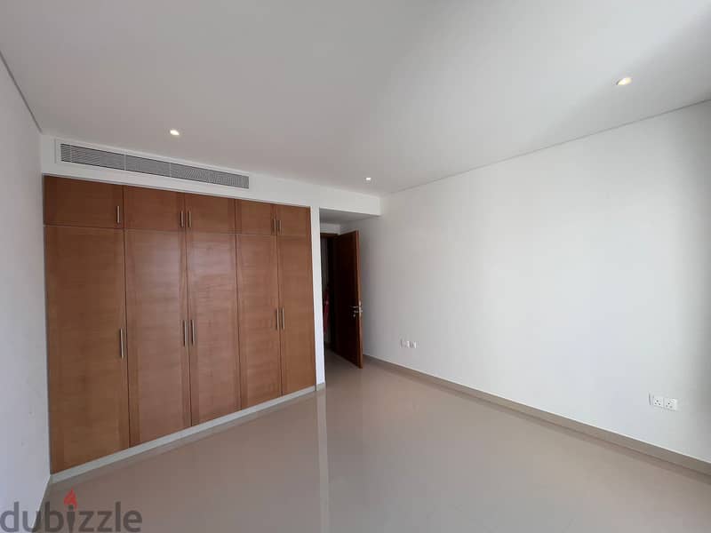 2 BR Elegant Apartment in Al Mouj with Building Amenities 11