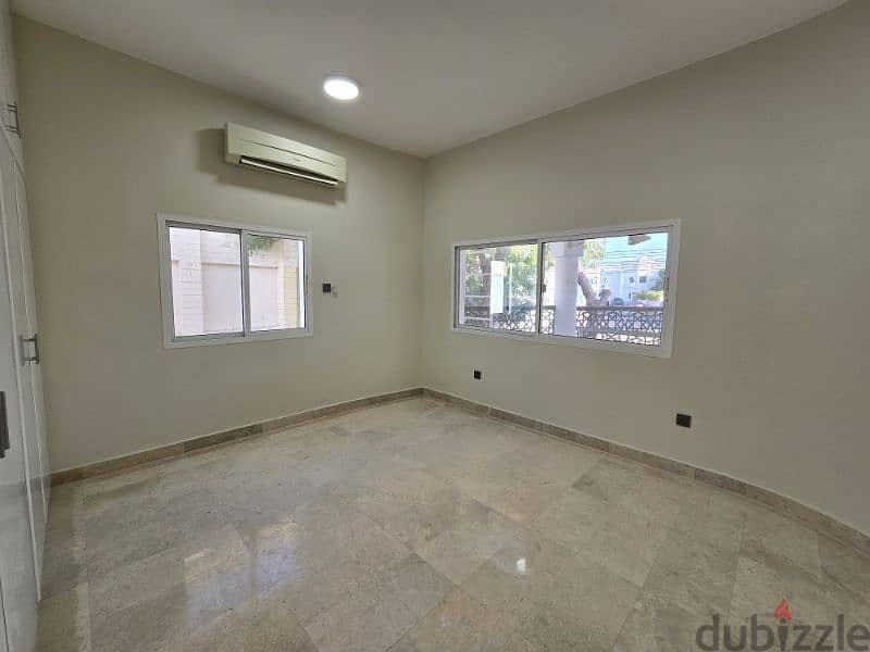 5 + 1 Spacious Villa At Mq 14