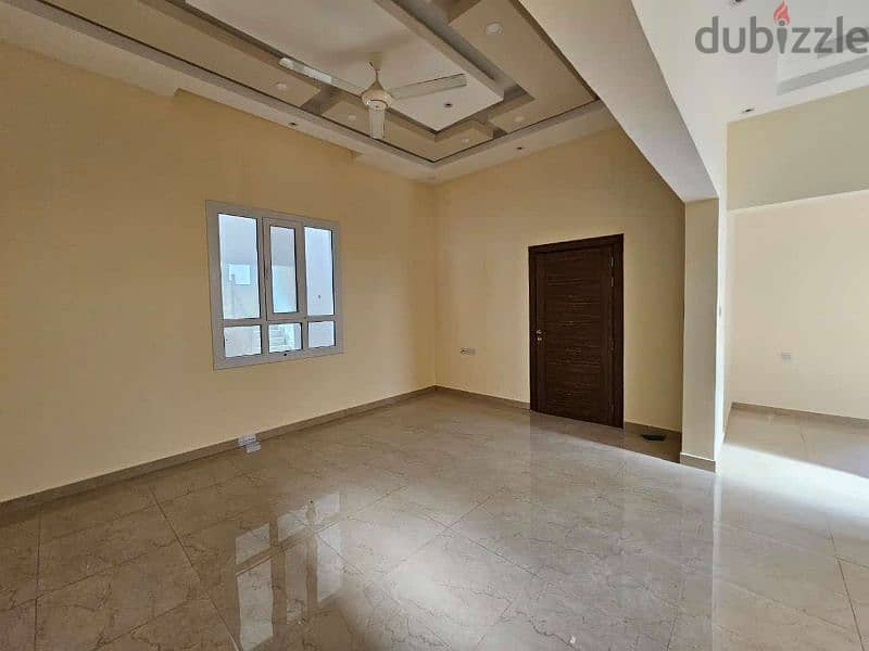 Luxury villa in Al Mawaleh فيلا راقيه في الموالح 1