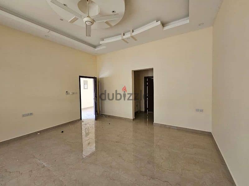 Luxury villa in Al Mawaleh فيلا راقيه في الموالح 2