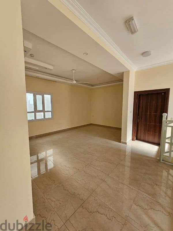 Luxury villa in Al Mawaleh فيلا راقيه في الموالح 4