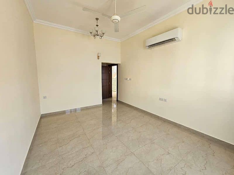 Luxury villa in Al Mawaleh فيلا راقيه في الموالح 8