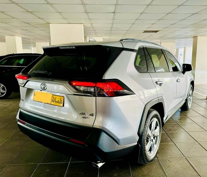 TOYOTA RAV4 4WD 2021 2.5L , Expat single owner used , GCC Oman car 2