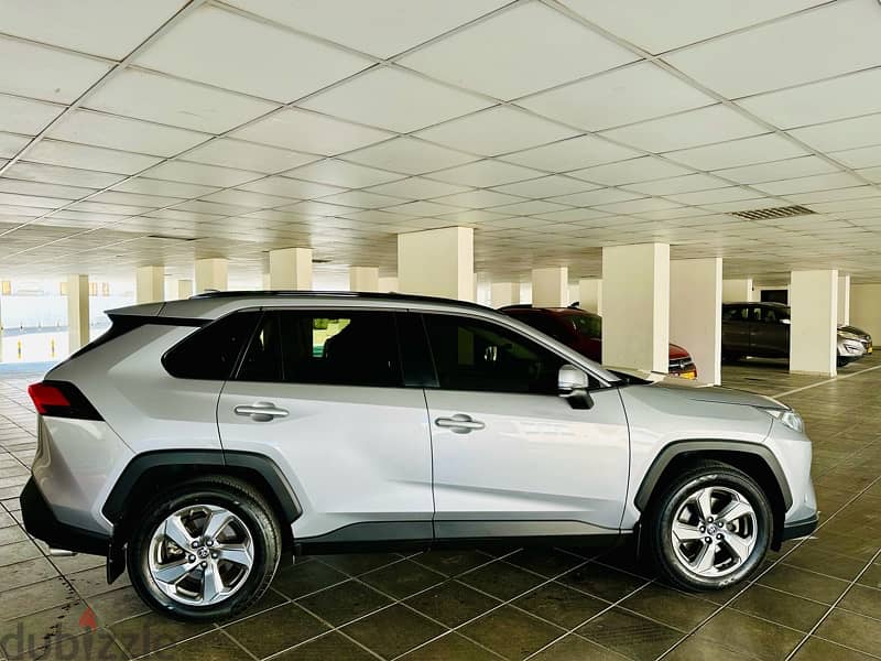 TOYOTA RAV4 4WD 2021 2.5L , Expat single owner used , GCC Oman car 4