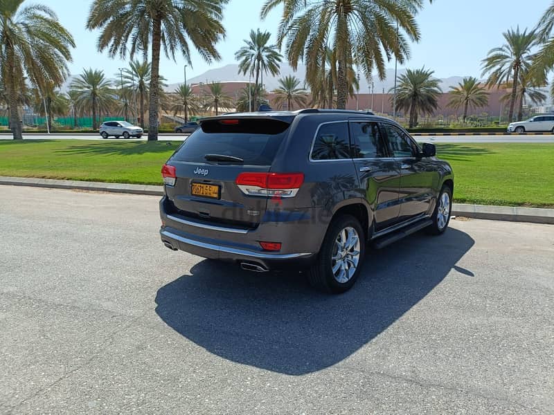 Jeep Grand Cherokee V8 Summit Gulf Oman 2015 5