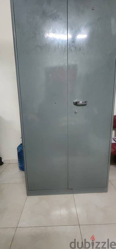 Godrag 2 door steel cabord