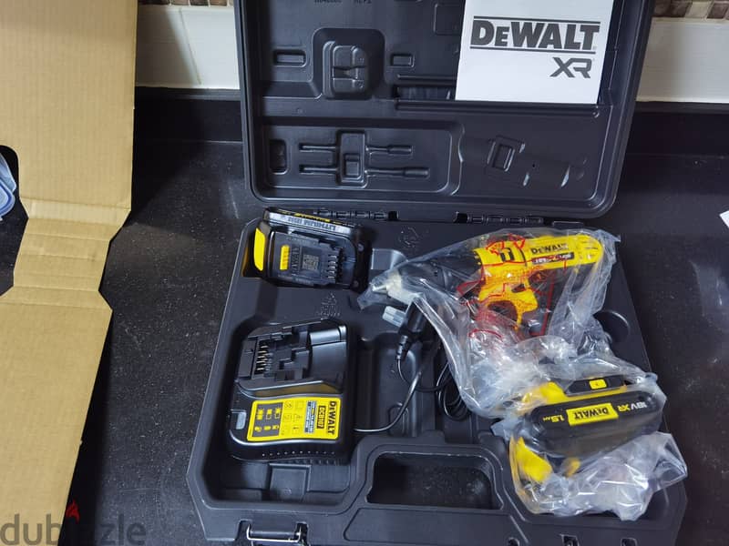 (BRAND NEW) DEWALT XR- DCD776S2 MULTIPURPOSE BATTERY OPERATED TOOL 2