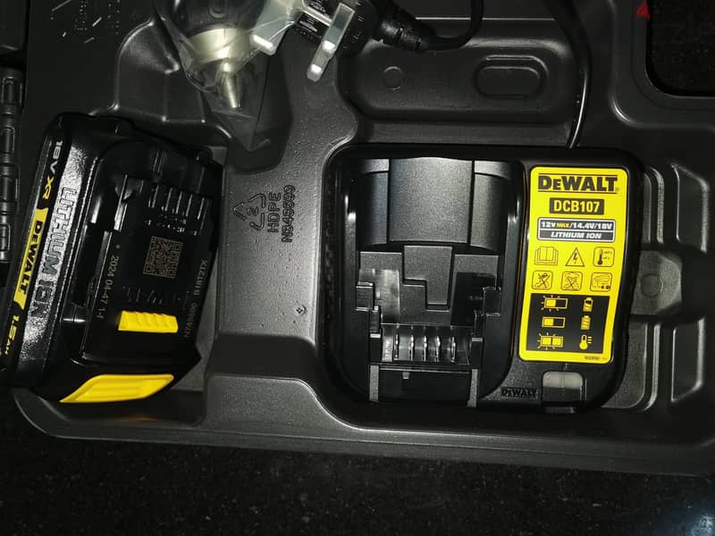 (BRAND NEW) DEWALT XR- DCD776S2 MULTIPURPOSE BATTERY OPERATED TOOL 5