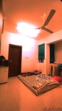 Single Room with attached Washroom available for Batchelors Free WiFi 0