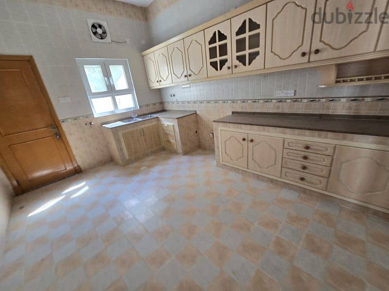 nicev4 bedroom in qurum  near Pzdo 2