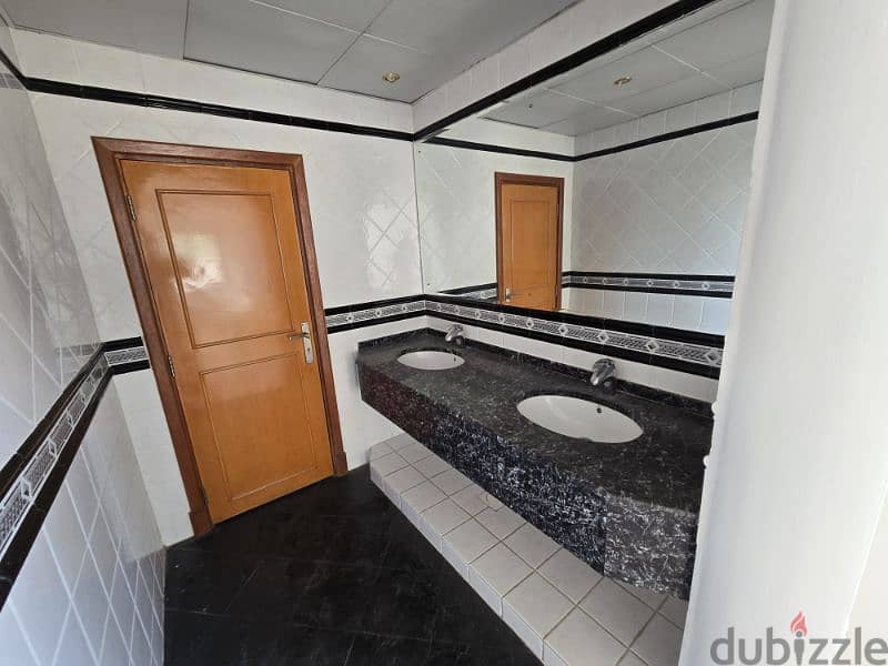 nicev4 bedroom in qurum  near Pzdo 17