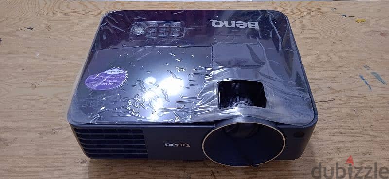 Benq high quality projector. . . biggest screen. , 0