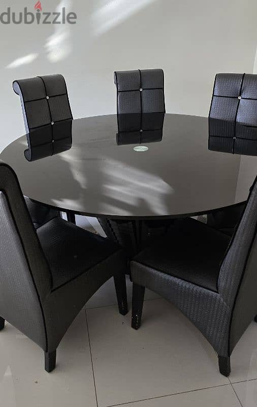 Elegant looking Dining table 1