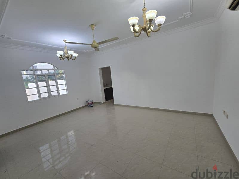 nice villa in khoud near KFC and SQU quiet area 4