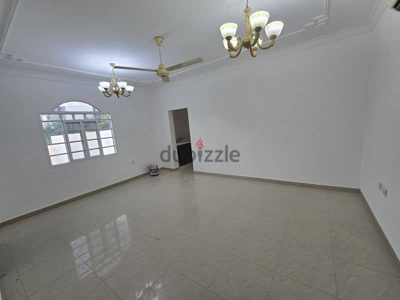 nice villa in khoud near KFC and SQU quiet area 5