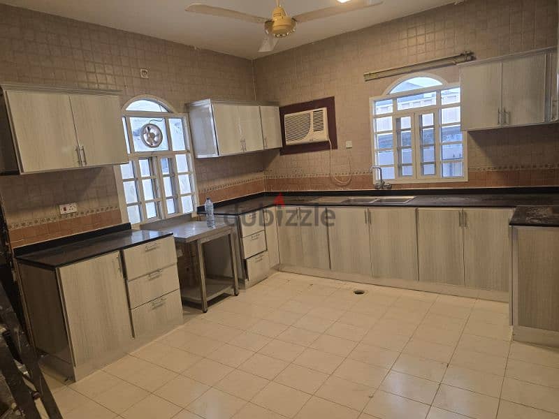 nice villa in khoud near KFC and SQU quiet area 6