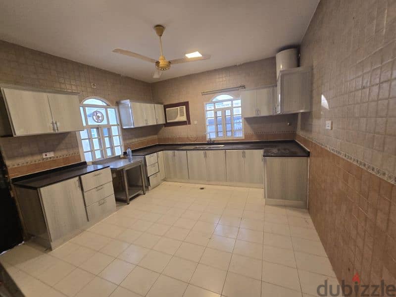 nice villa in khoud near KFC and SQU quiet area 7