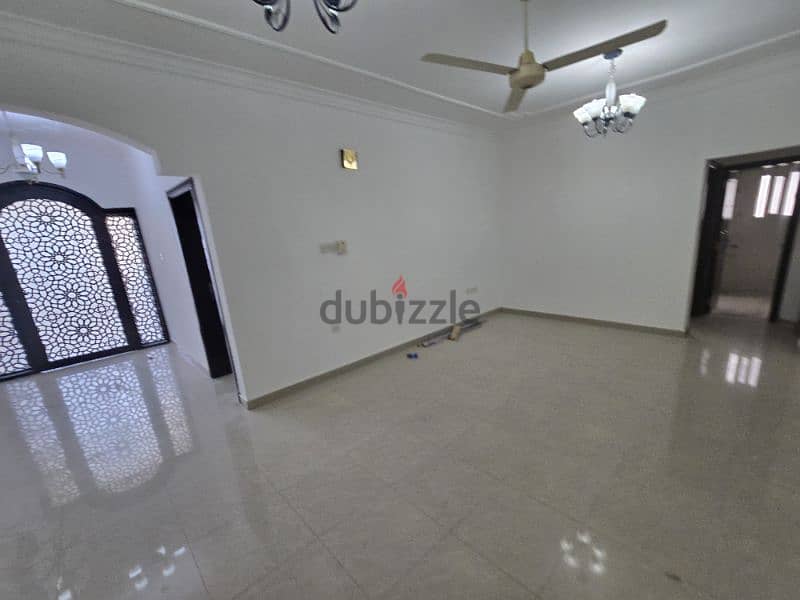 nice villa in khoud near KFC and SQU quiet area 9