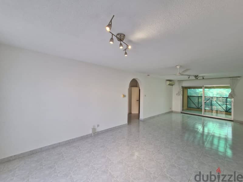 3 BR Amazing Townhouse in Madinat Sultan Qaboos with Shared Pool 4