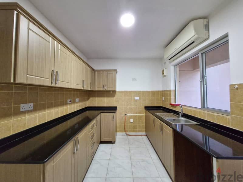 3 BR Amazing Townhouse in Madinat Sultan Qaboos with Shared Pool 7