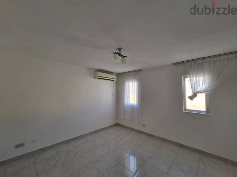 3 BR Amazing Townhouse in Madinat Sultan Qaboos with Shared Pool 8