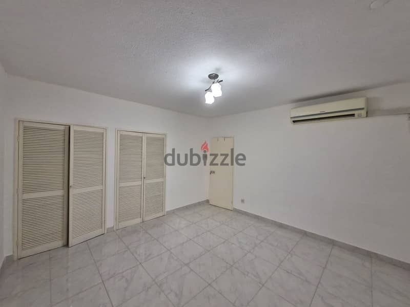 3 BR Amazing Townhouse in Madinat Sultan Qaboos with Shared Pool 9