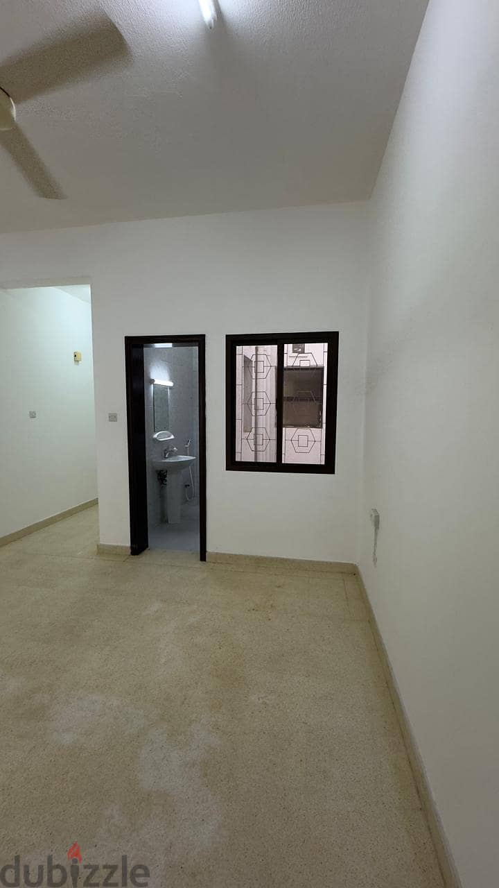 Spacious 3 BHK Flat with 3 Toilet Bathroom Darsait Near ISM School 12