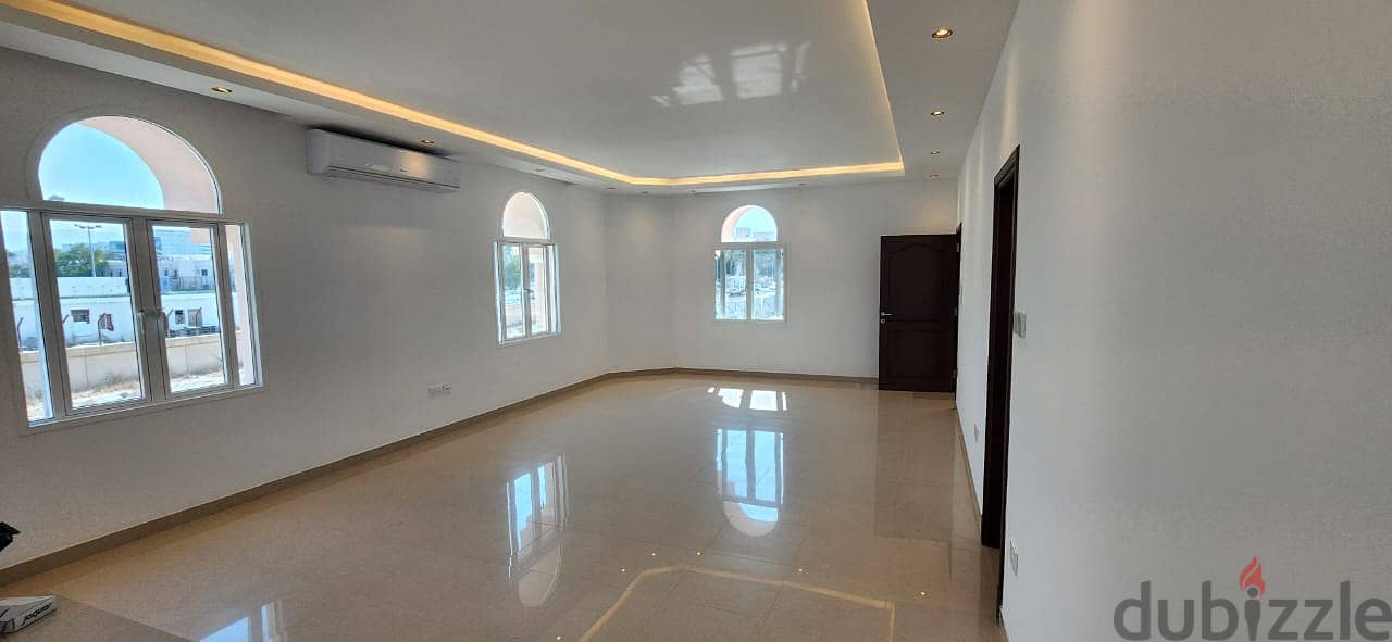 1ME7 Fully Renovated 5 Bhk Family Villa Complex For Rent in Azaiba 3