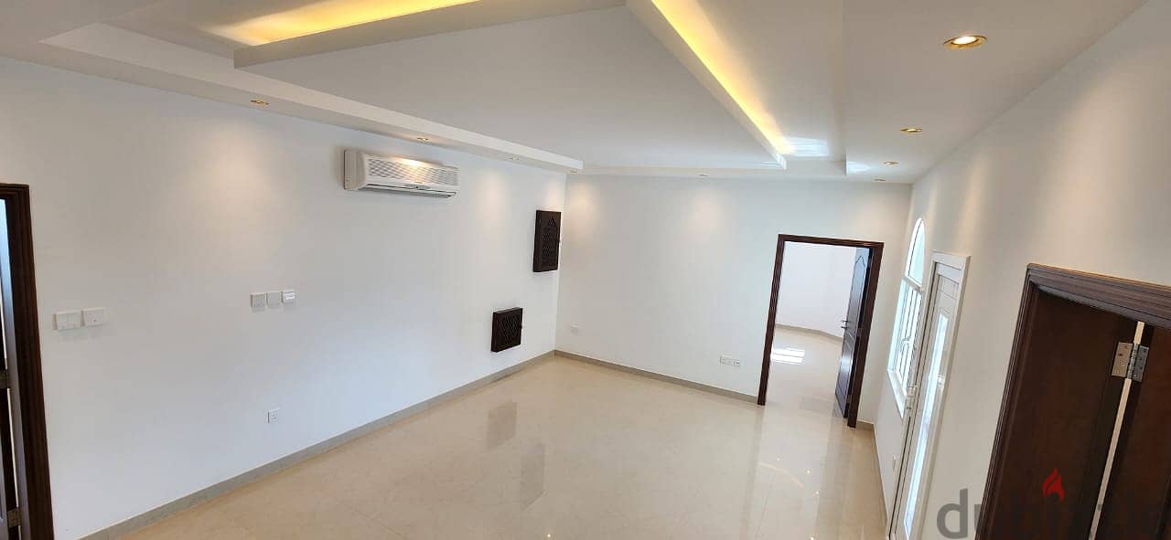 1ME7 Fully Renovated 5 Bhk Family Villa Complex For Rent in Azaiba 11