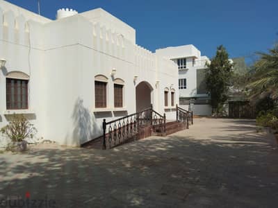 1ME8 Fully Renovated 5 Bhk Family Villa Complex For Rent in Azaiba