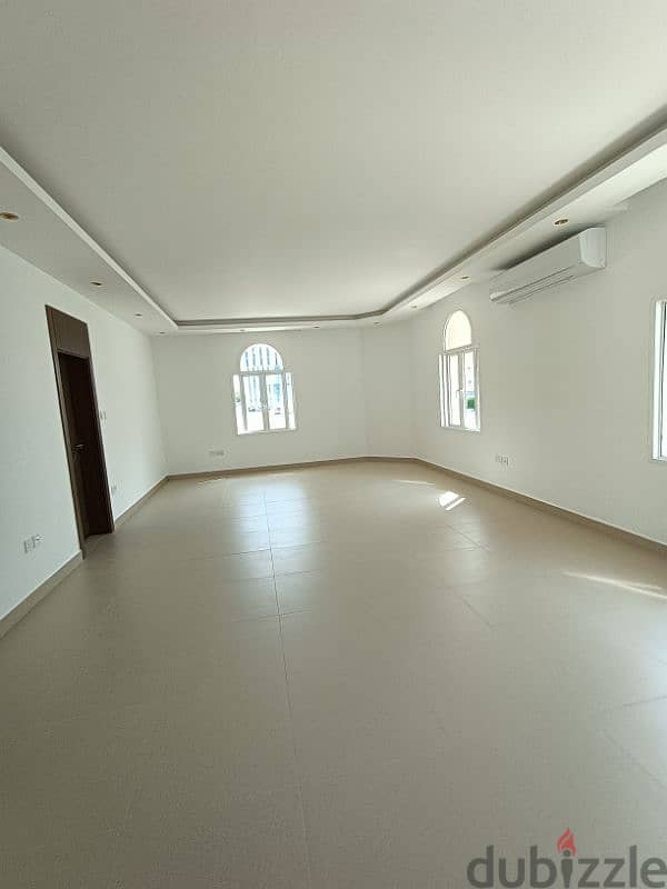 Uzaiba luxuriou 5 BR Villa For Rent
بالعذيبه فيلا 5 غرف للايجار 4