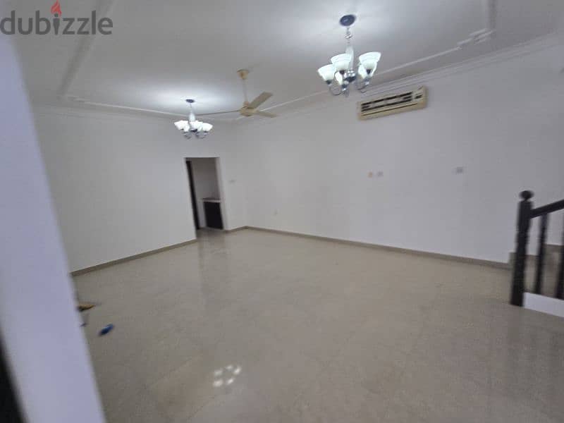 very nice villa in  khoud near KFC and near  uninlversity 1