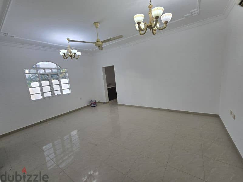 very nice villa in  khoud near KFC and near  uninlversity 9