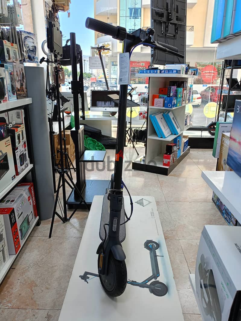 Mi Electric Scooter 3 Black 2